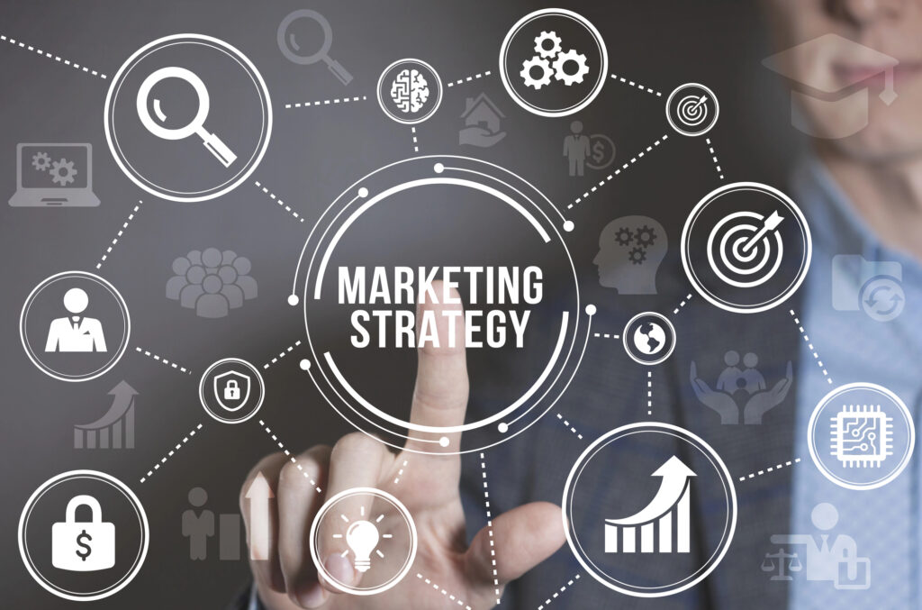 Utilisateur pointant un graphique numérique de stratégie marketing