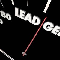 Compteur de vitesse affichant l'inscription « LEAD GEN »